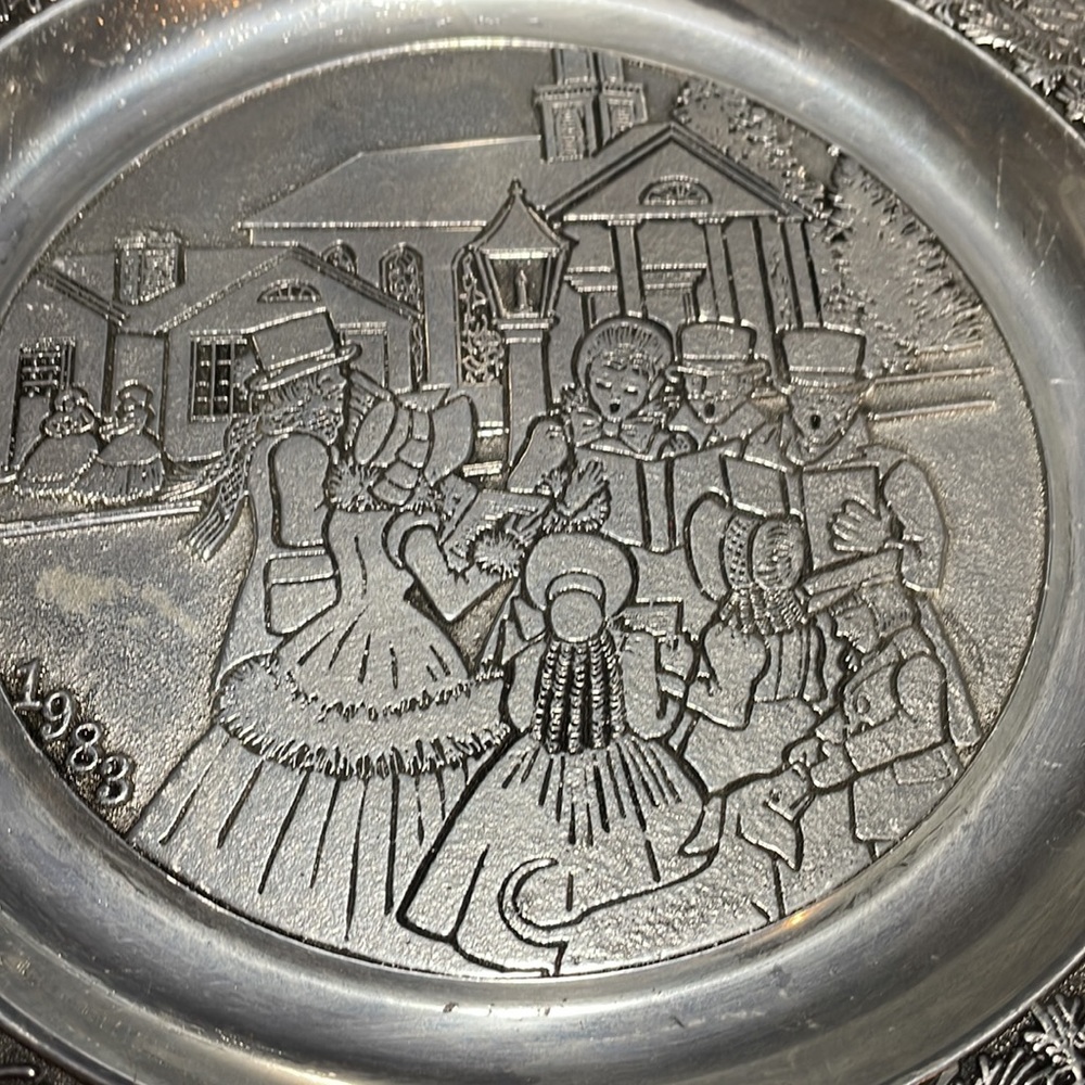 Vintage Holiday Decorative Plate - Picture 3 of 4